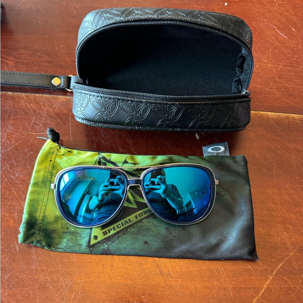 Oakley Split Time Polarized Aviators